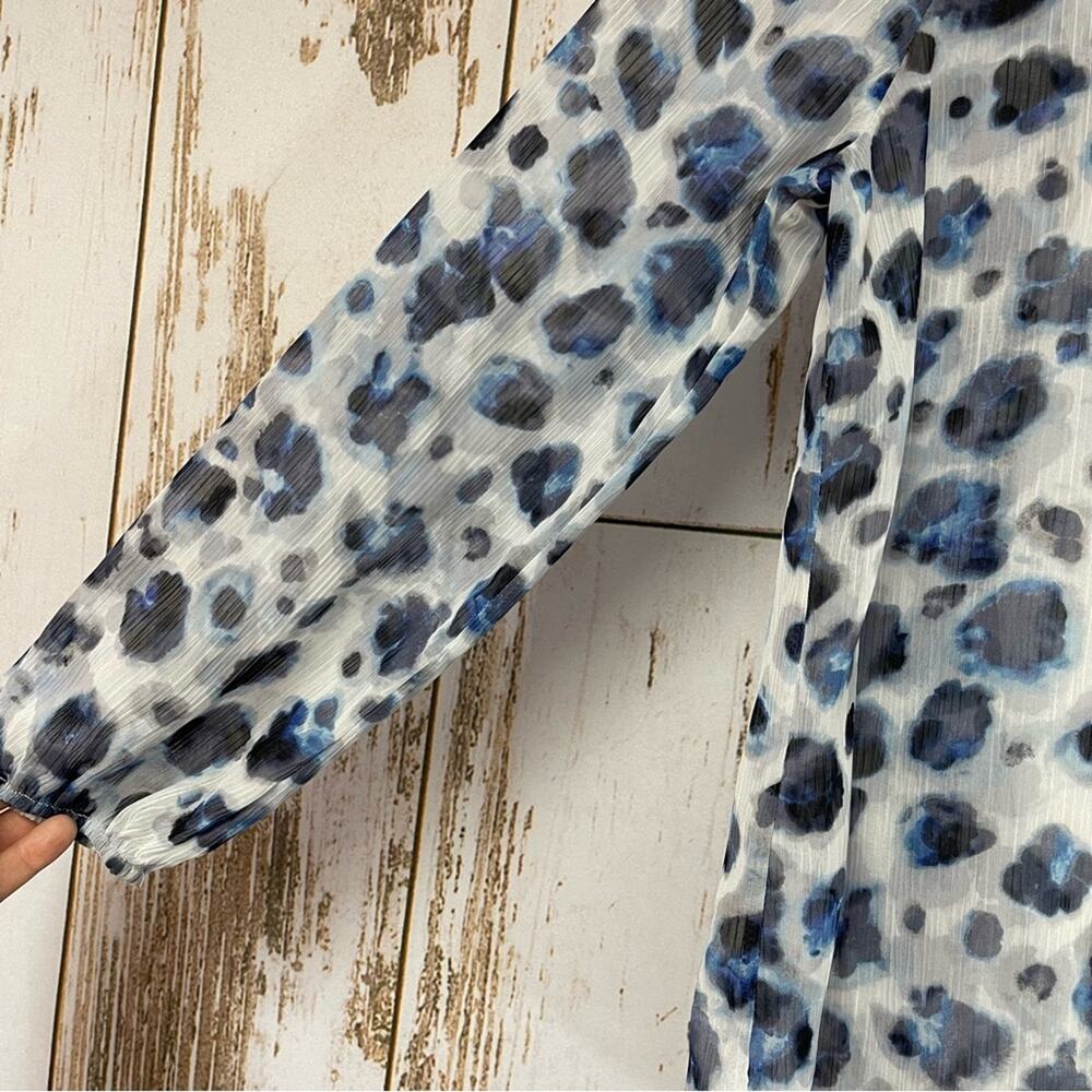Liz Claiborne, Blue Leopard Sheer Shirt with Under Tank, Size Petite Large - Picture 6 of 6
